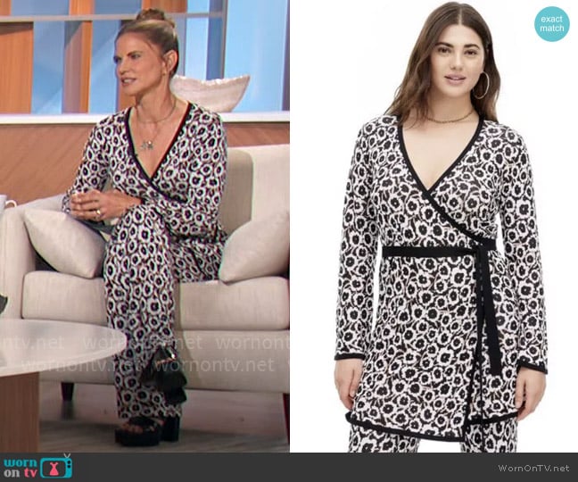 Diane von Furstenberg for Target Sweater Wrap Top in Neutral Poppy worn by Natalie Morales on The Talk