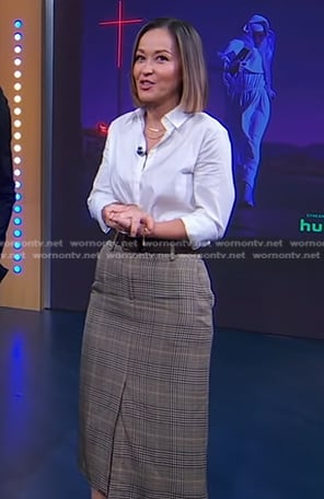 Eva’s plaid front slit skirt on Good Morning America