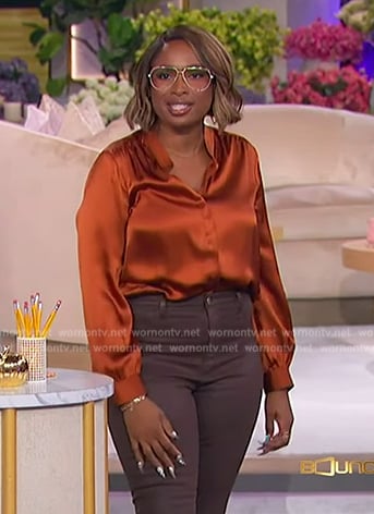 Jennifer’s bronze satin top and jeans on The Jennifer Hudson Show