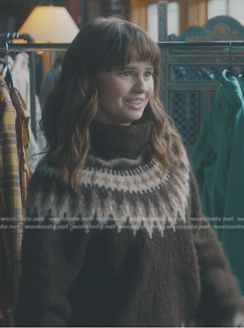 Jillian’s brown fair isle sweater on American Horror Stories