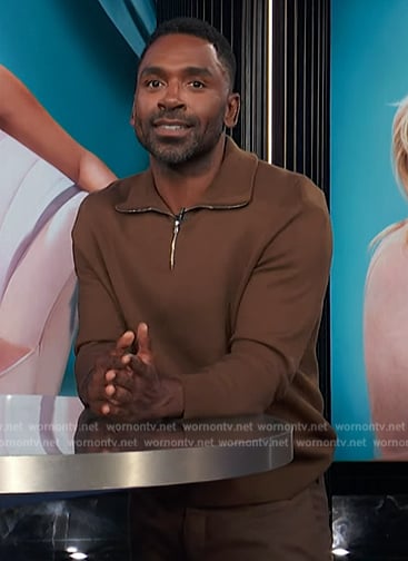 Justin's brown half zip sweater on E! News