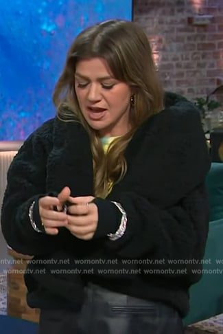 Kelly's black sherpa jacket on The Kelly Clarkson Show