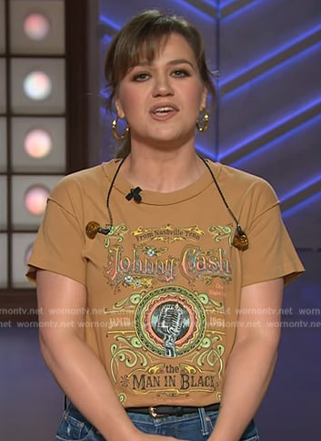 Kelly's Johnny Cash graphic tee on The Kelly Clarkson Show