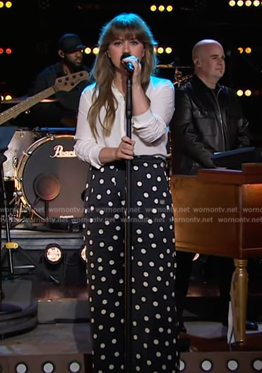 Kelly’s black polka dot print pants on The Kelly Clarkson Show