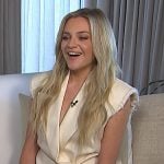 Kelsea Ballerini’s double breasted vest on E! News