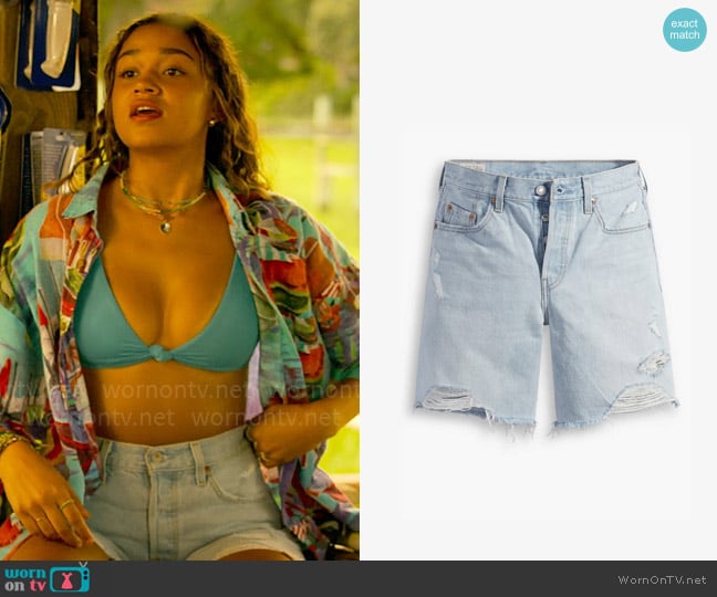 Levis 501 90s Shorts in Light Wash Indigo worn by Kiara Carrera (Madison Bailey) on Outer Banks