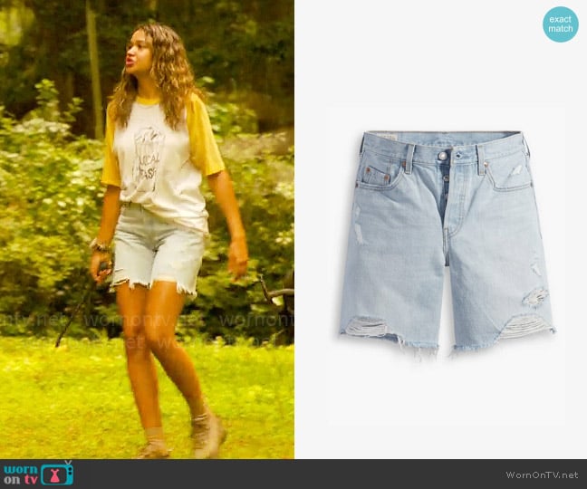 Levis 501 90s Shorts in Light Wash Indigo worn by Kiara Carrera (Madison Bailey) on Outer Banks