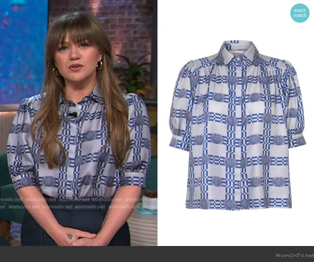 Lisou Betty Silk Twill Denim Blue Shell Print worn by Kelly Clarkson on The Kelly Clarkson Show