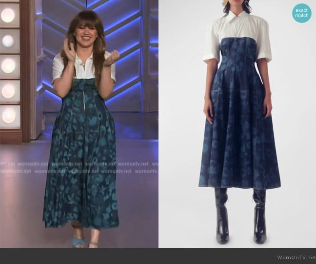 LoveBirds Your Denim Floral-Print Midi Shirtdress worn by Kelly Clarkson on The Kelly Clarkson Show