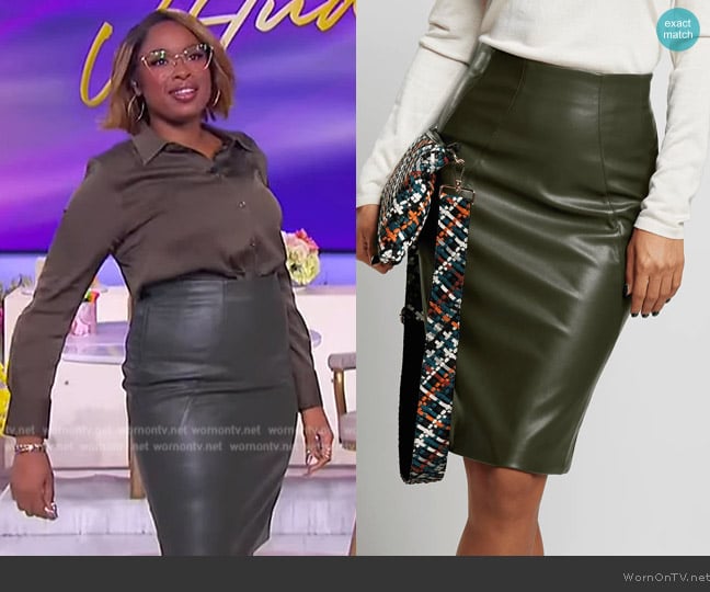 Jennifer’s green leather skirt on The Jennifer Hudson Show