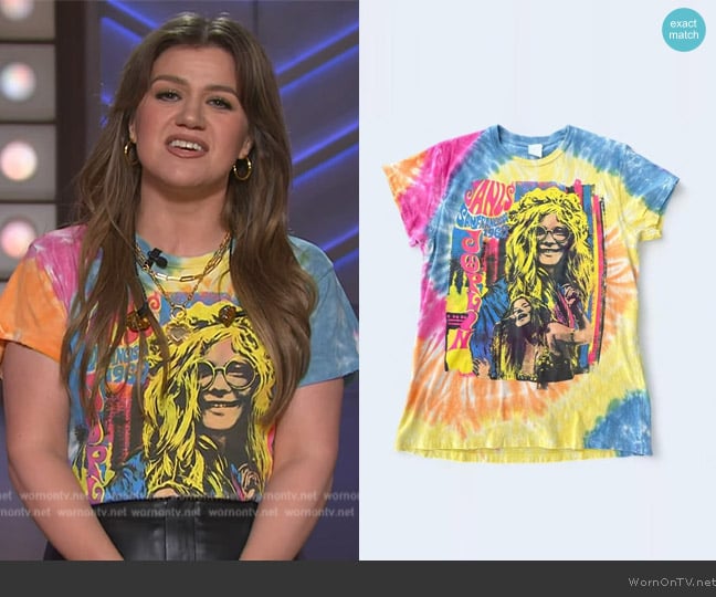 Madeworn  Tie Dye Tee worn by Kelly Clarkson on The Kelly Clarkson Show