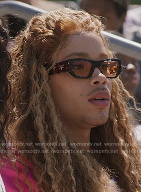 Nathaniel's turtoise sunglasses on All American Homecoming