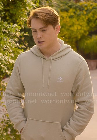 Nick's beige Converse hoodie on Heartstopper