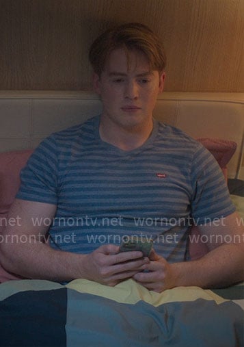 Nick's blue striped Levis t-shirt on Heartstopper