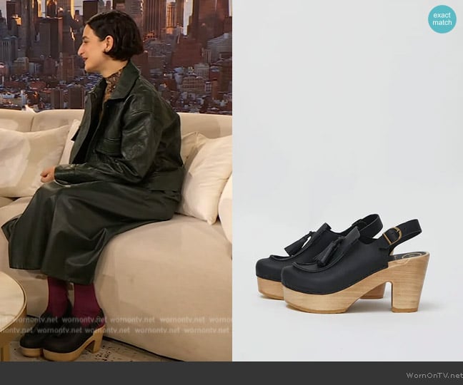 No. 6 Coco Clog on Platform in Black worn by Jenny Slate on The Drew Barrymore Show