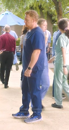 Owen Hunt's blue sneakers on Greys Anatomy