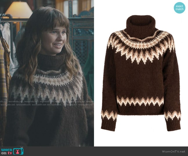 Jillian’s brown fair isle sweater on American Horror Stories