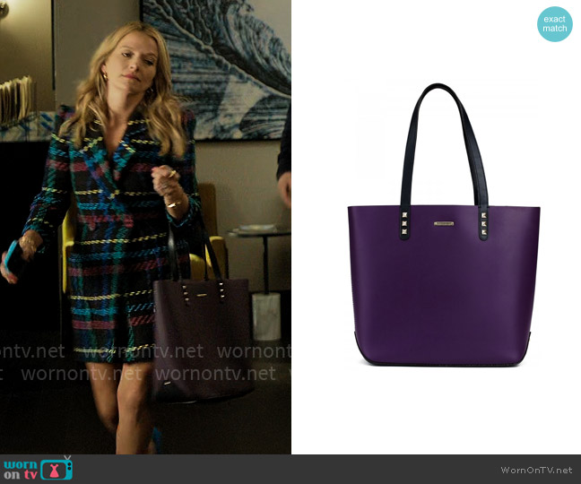 Rebecca Minkoff Dylan Tote worn by Lorna Crane (Becki Newton) on The Lincoln Lawyer