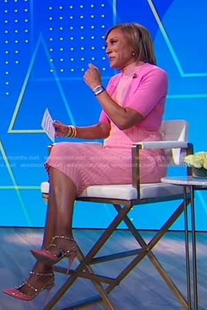 Robin's pink studded heel pumps on Good Morning America