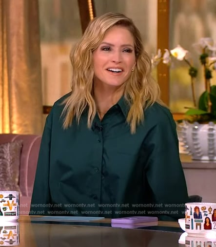 Sara's green button down shirt on The View