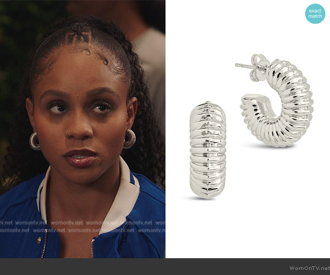 Sterling Forever Eliza Ribbed Hoop Earrings worn by Simone (Geffri Hightower) on All American Homecoming