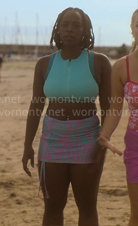 Tara's pink and turquoise swim skirt on Heartstopper