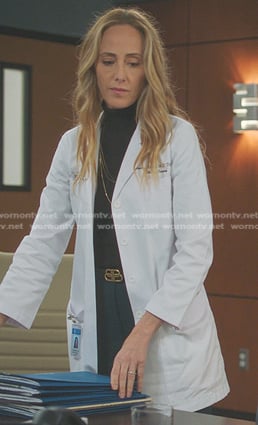 Teddy’s black leather belt with gold buckle on Greys Anatomy