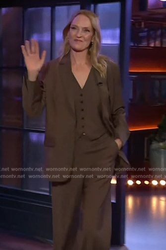 Uma Thurman's brown vest and blazer on The Kelly Clarkson Show