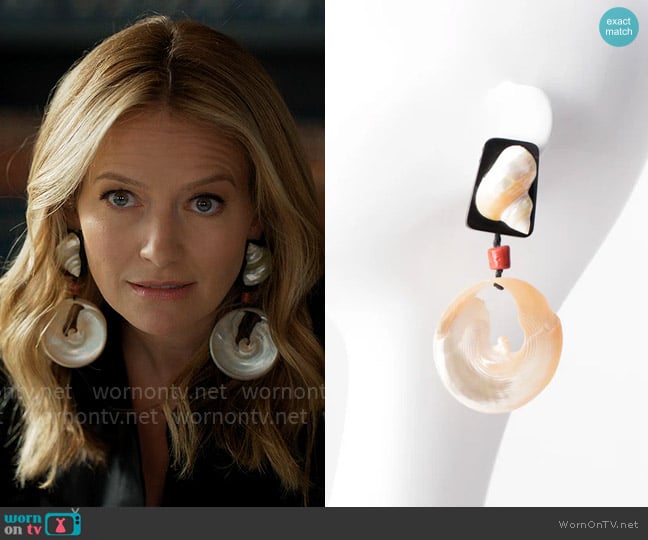  Vintage Oversized Shell Earrings worn by Lorna Crane (Becki Newton) on The Lincoln Lawyer