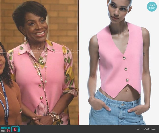 Zara Basic Knit Short Vest in Pink worn by Barbara Howard (Sheryl Lee Ralph) on Abbott Elementary