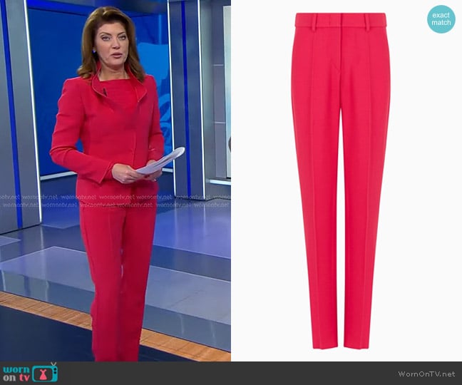 Norah’s pink pants on CBS Evening News