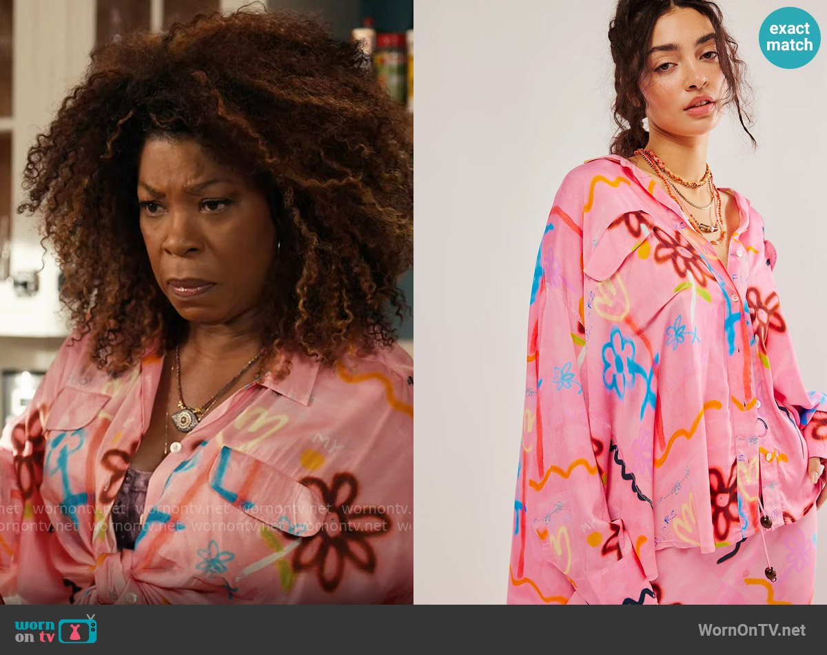 Kinga Csilla Lucky Chalm Kite Shirt worn by Viola Marsette (Lorraine Toussaint) on The Equalizer