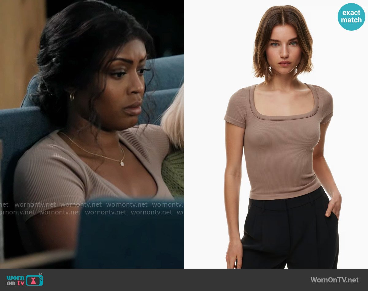 Seamless at Aritzia Rib seamless willow squareneck t-shirt in Deep Taupe worn by Daphne (Javicia Leslie) on High Potential