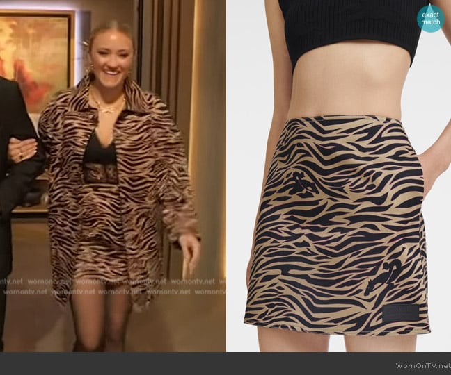 Long Champ Garbardine Oat Skirt worn by Emily Osment on The Drew Barrymore Show