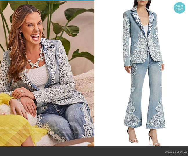 Alice + Olivia Macey Filligree Denim Blazer worn by Kendra Scott on E! News