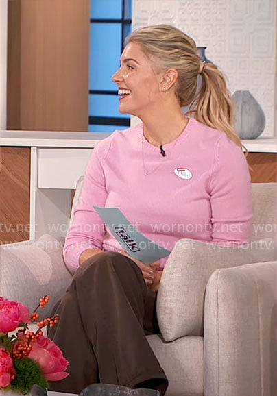 Amanda's pink sweater and brown jeans on The Talk