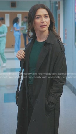 Amlia's black trench coat and crossbody bag on Greys Anatomy