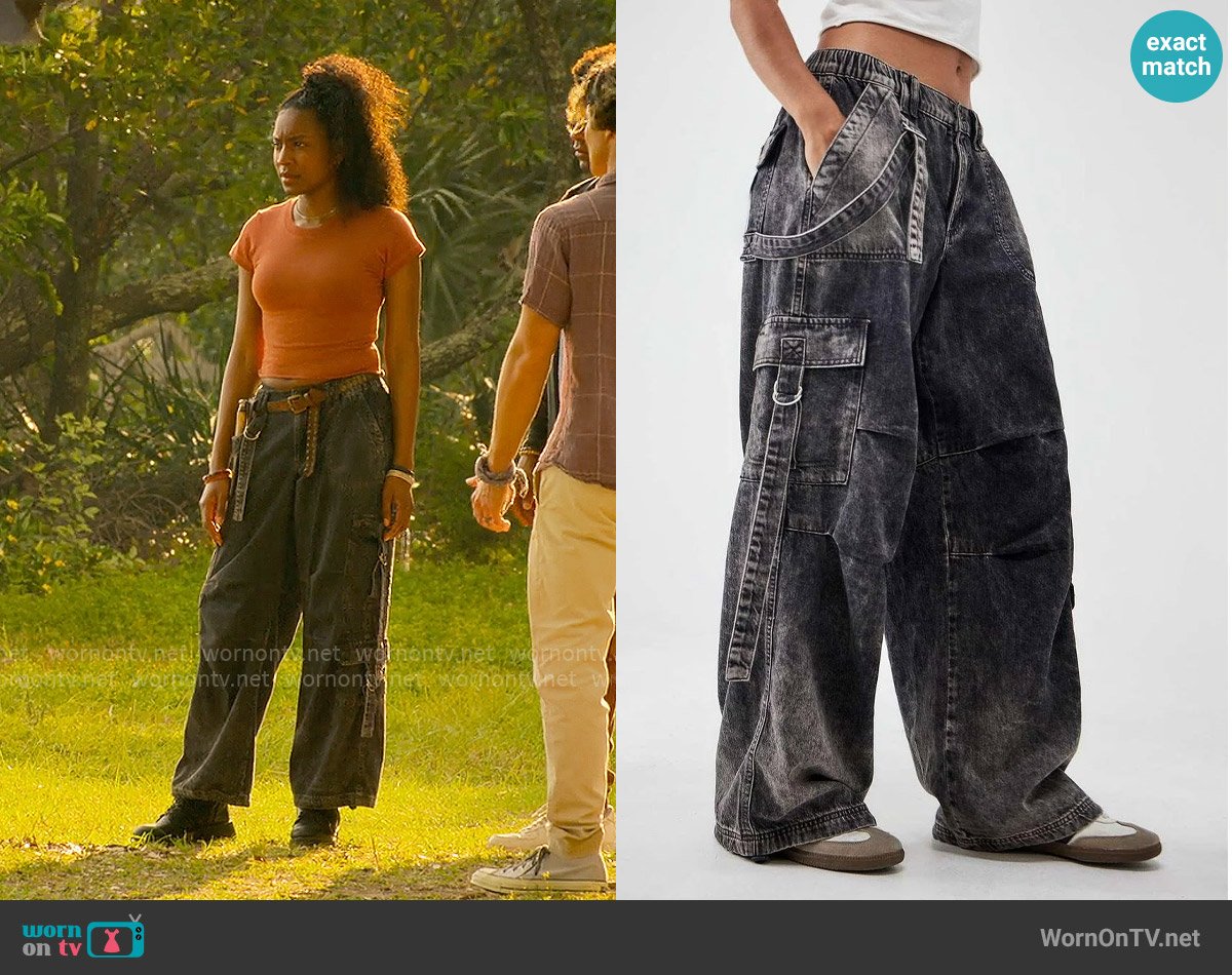 BDG at Urban Outfitters Black Strappy Baggy Cargo Pants worn by Cleo (Carlacia Grant) on Outer Banks