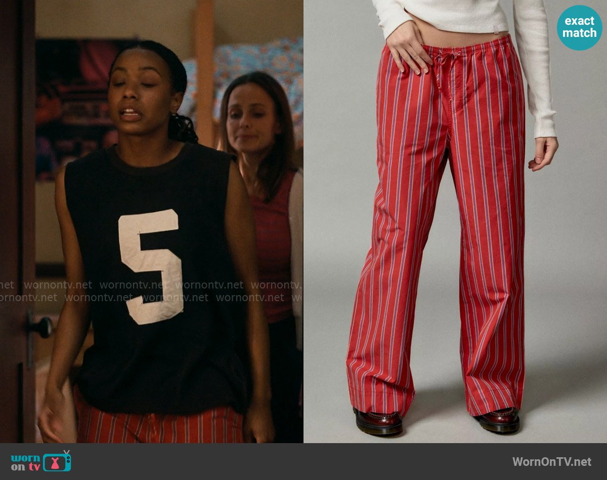 BDG at Urban Outfitters Joey Poplin Wide-Leg Pant worn by Whitney Chase (Alyah Chanelle Scott) on The Sex Lives of College Girls