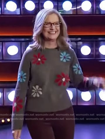 Bonnie Hunt’s gray floral print sweater on The Kelly Clarkson Show