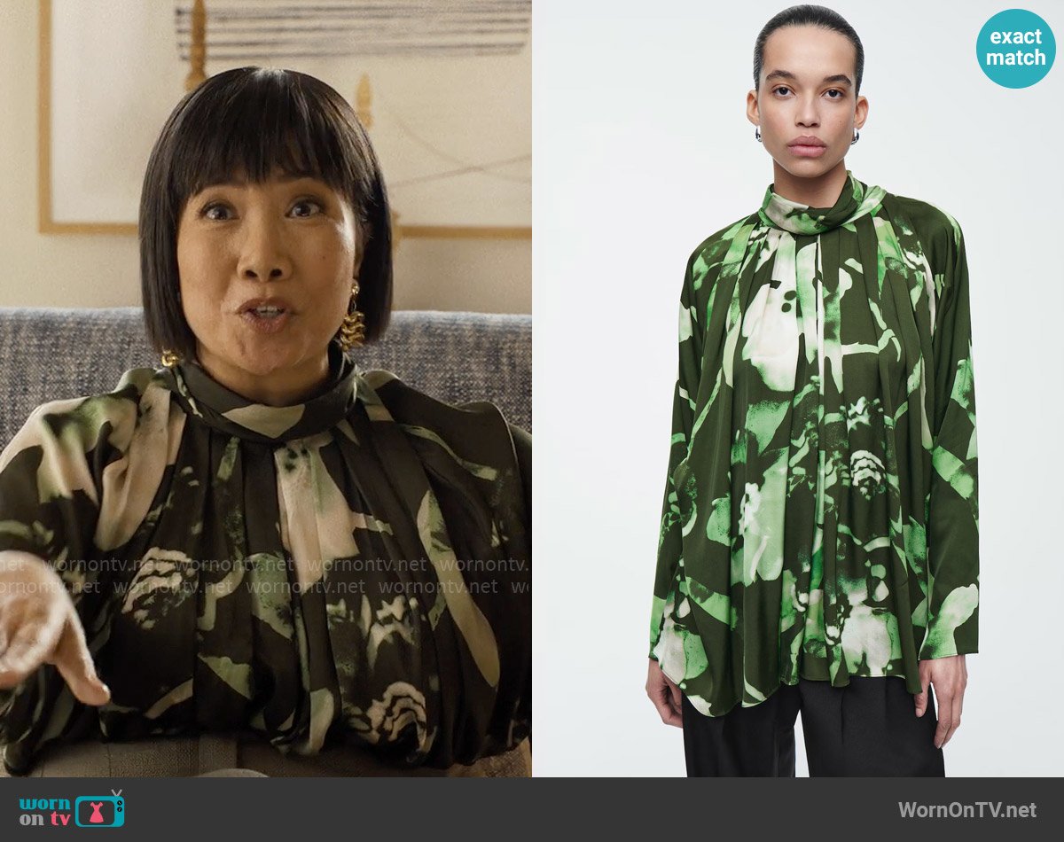 COS Pleated Batwing Blouse in Green Floral worn by Tanya (Emy Coligado) on Based on a True Story