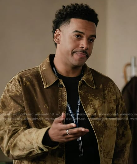 Tariq's brown suede jacket on Abbott Elementary