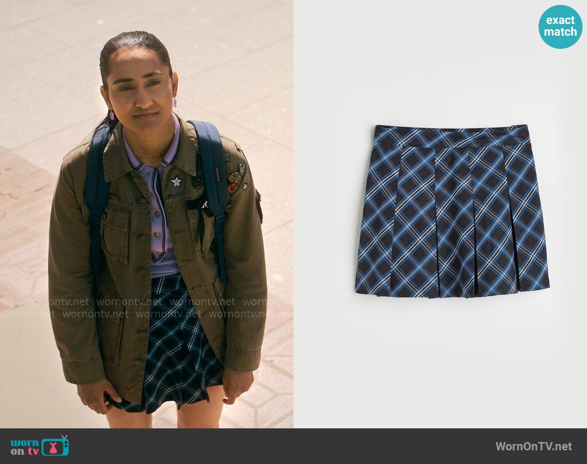 H&M Short Twill Skirt worn by Bela Malhotra (Amrit Kaur) on The Sex Lives of College Girls