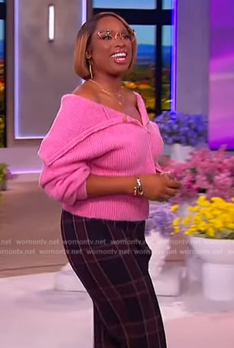 Jennifer’s pink knit cardigan and pants on The Jennifer Hudson Show