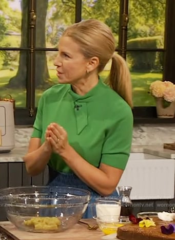 Jessica Seinfeld’s tie neck short sleeve top on The Drew Barrymore Show