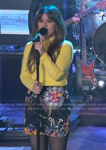 Kelly’s black floral print mini skirt on The Kelly Clarkson Show