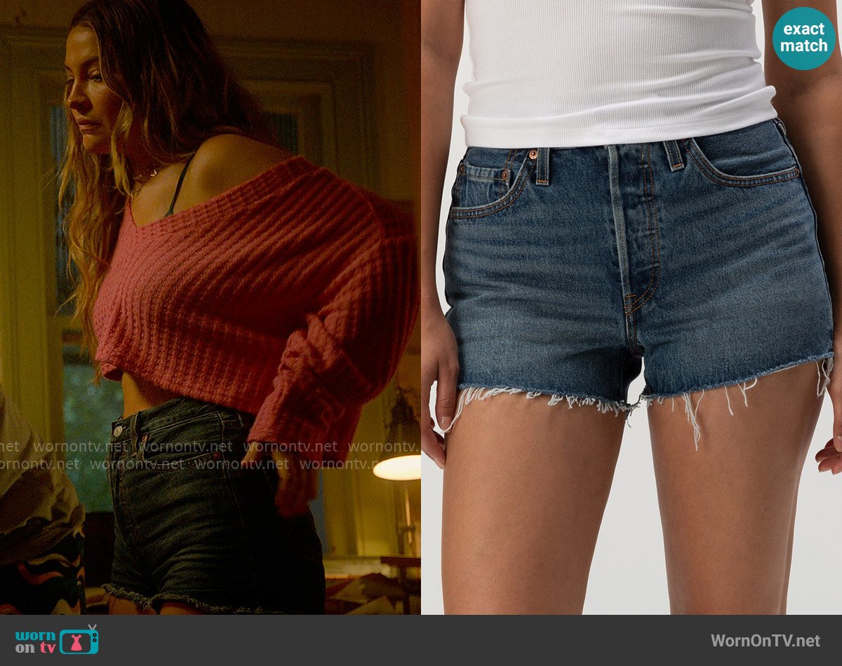 Levis 501 Denim Shorts in Fine Weather worn by Sarah Cameron (Madelyn Cline) on Outer Banks