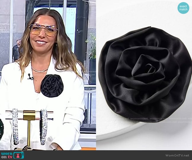 Mellisa’s flower brooch on Today