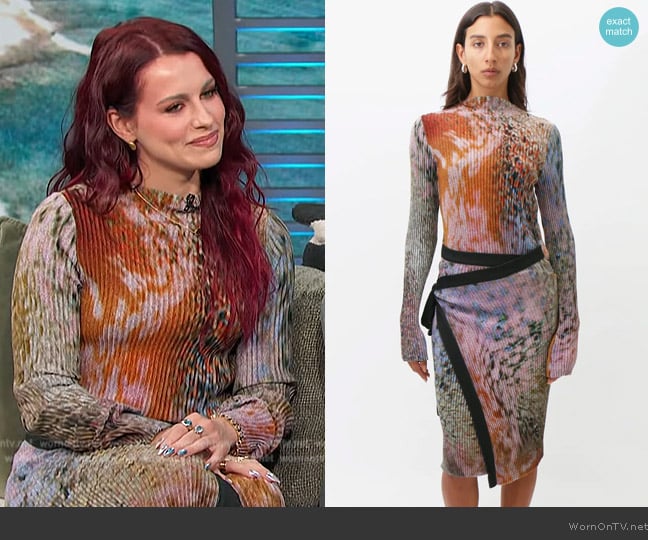 Maimoun Julia Heuer worn by Abigail Barlow on Access Hollywood