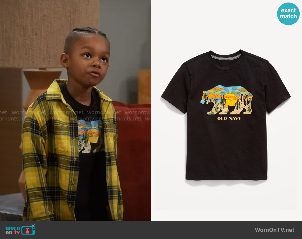 Old Navy Short-Sleeve Logo-Graphic T-Shirt worn by Trey (Caleb R. Johnson) on Poppas House